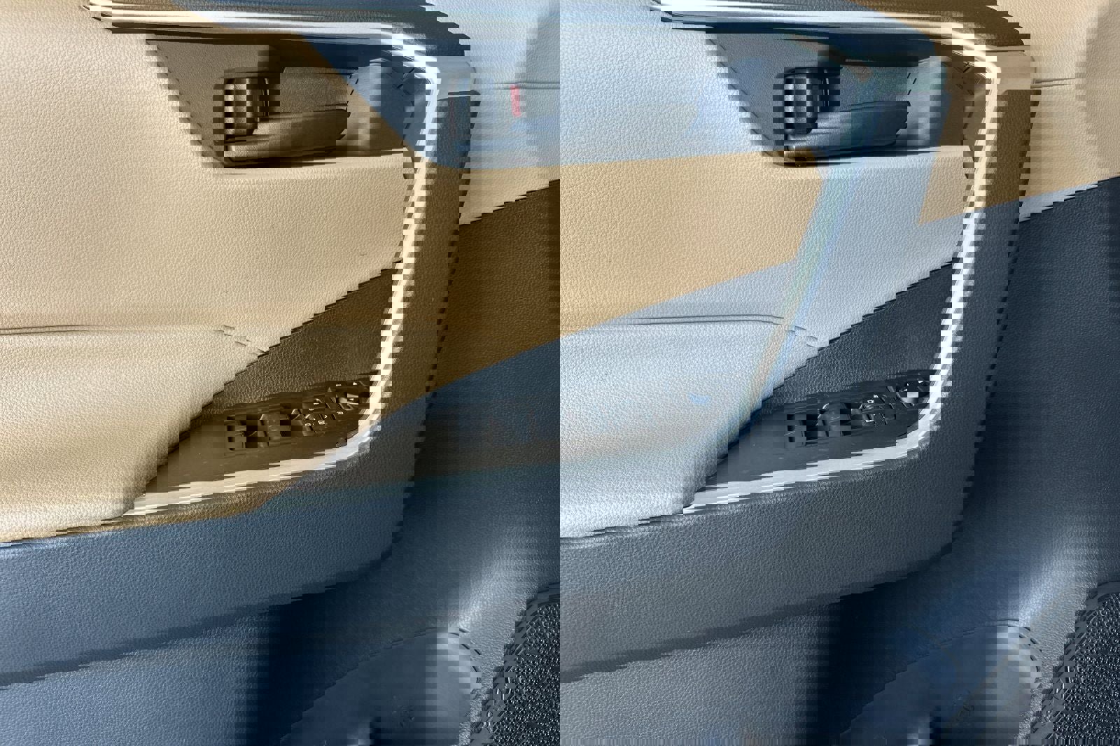 New 2025 Toyota RAV4 LE image 12