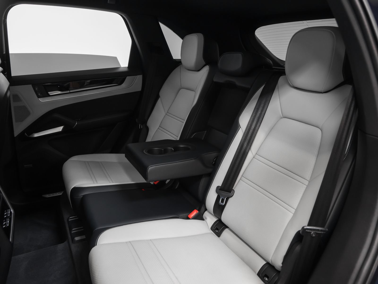 Certified 2024 Porsche Cayenne S w/ Premium Package Plus AWD/4WD image 46