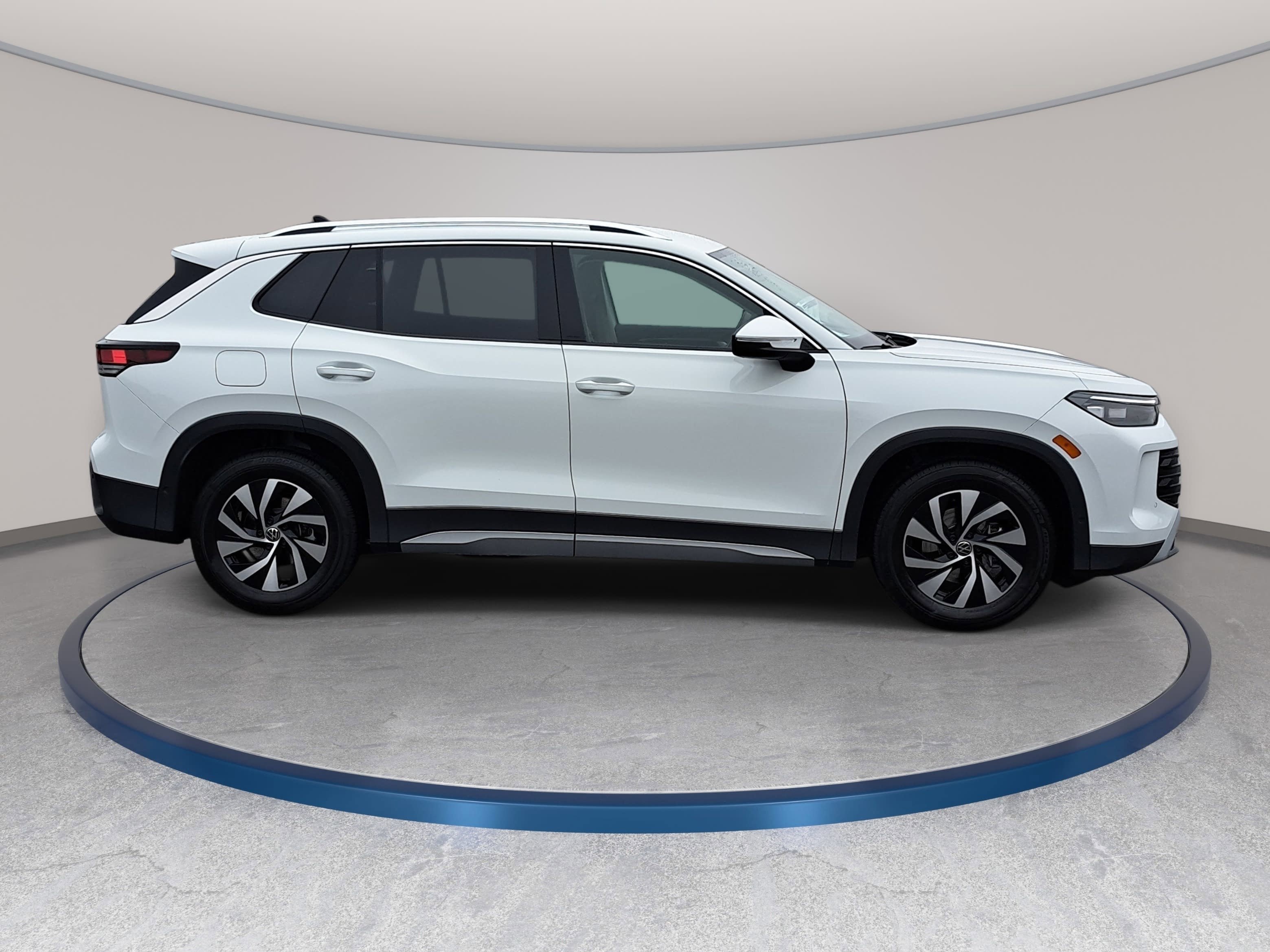 New 2026 Volkswagen Tiguan S FWD image 4