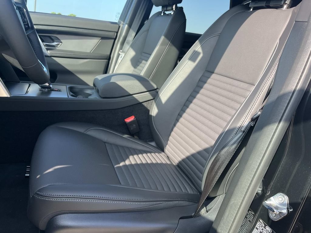 New 2026 Land Rover Discovery Sport Landmark AWD/4WD image 12