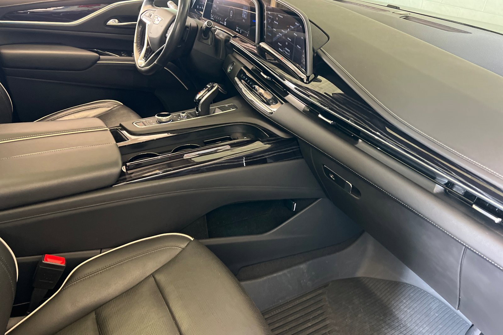 Used 2021 Cadillac Escalade Sport w/ Driver Assist Tech Package image 19