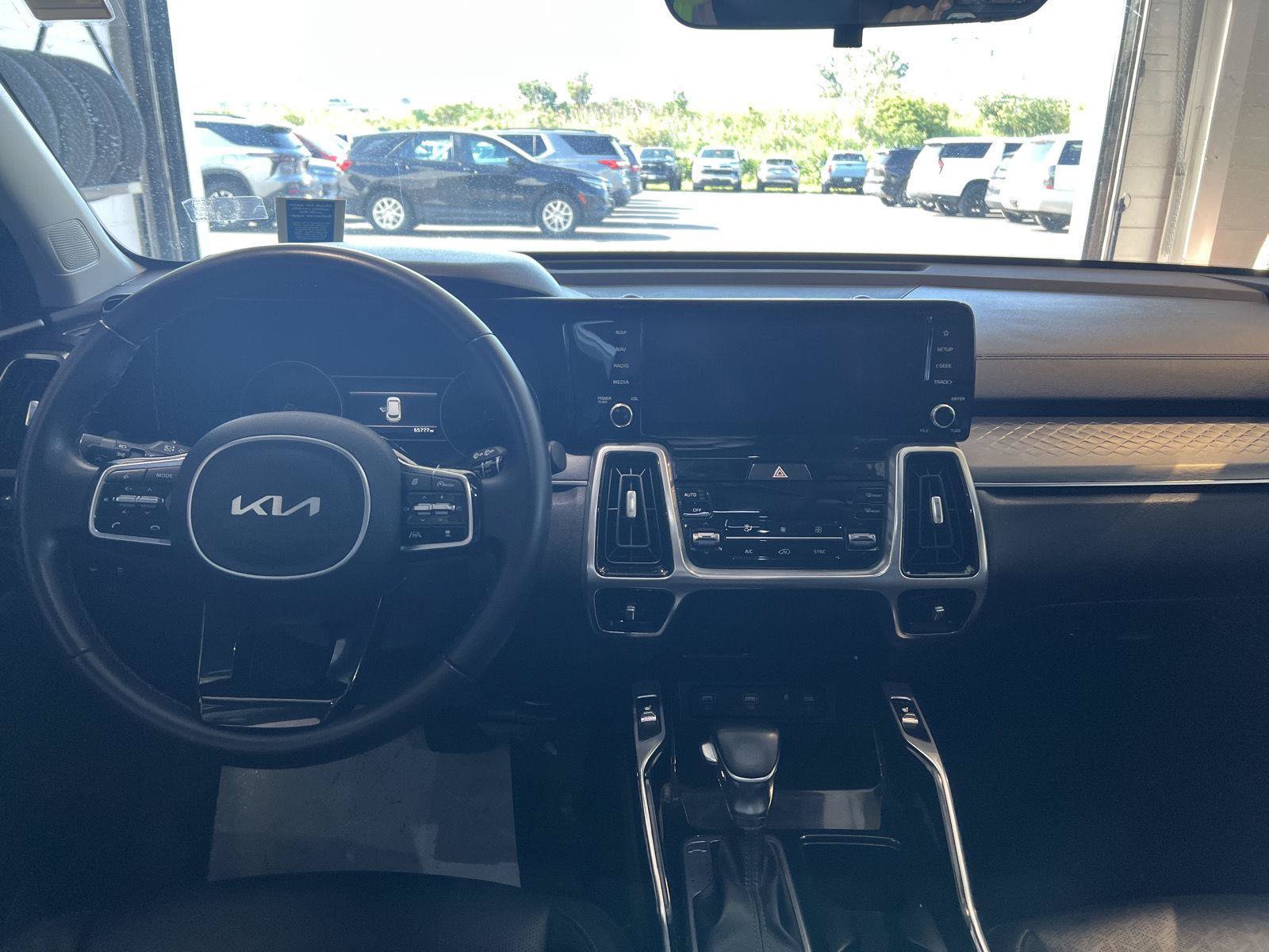 Used 2022 Kia Sorento SX AWD/4WD image 16