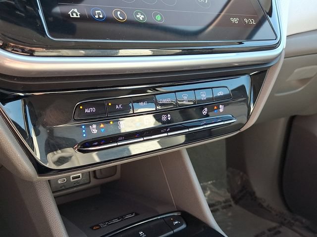 Used 2023 Chevrolet Bolt EUV Premier FWD image 17