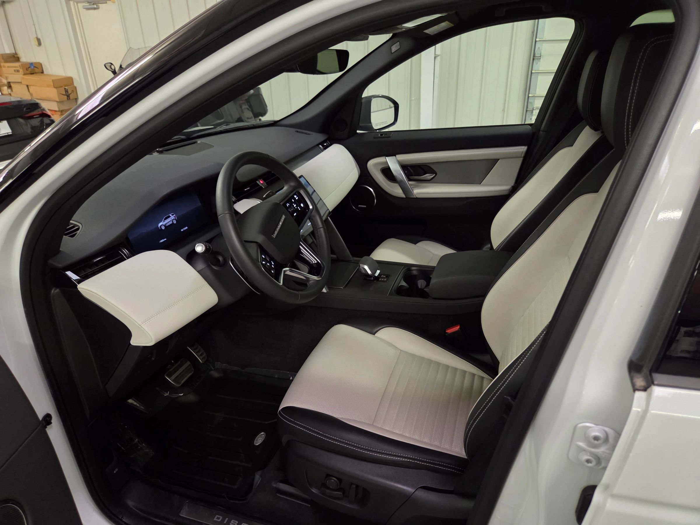 Used 2024 Land Rover Discovery Sport Dynamic SE AWD/4WD image 14