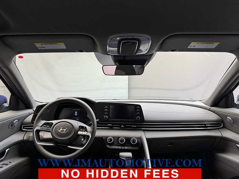 Used 2024 Hyundai Elantra SE FWD image 11