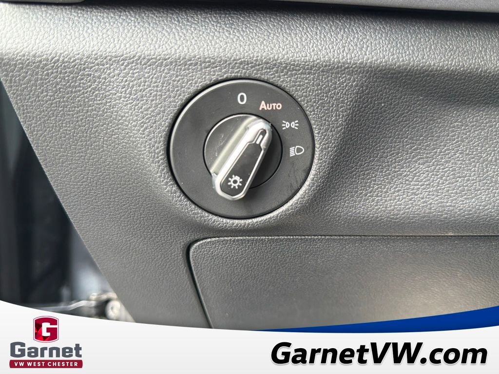 Certified 2025 Volkswagen Jetta SE image 38