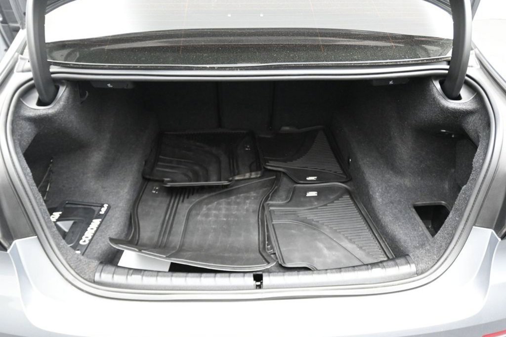Used 2023 BMW 540i w/ Convenience Package RWD image 32
