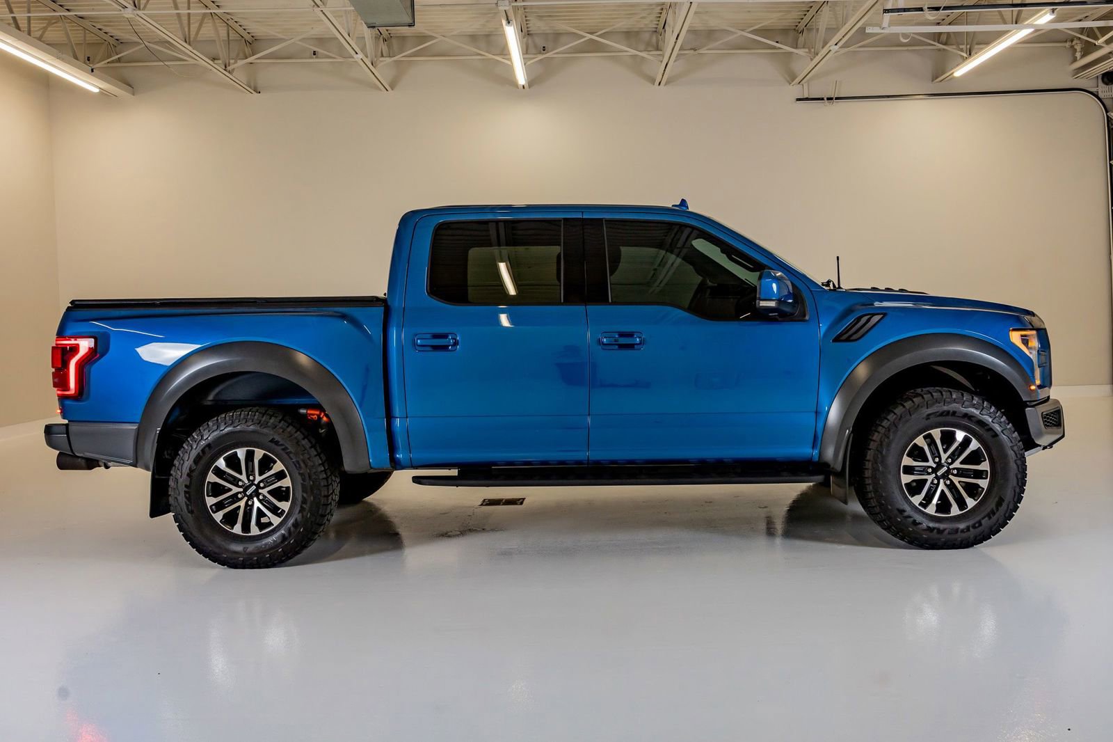 Used 2019 Ford F150 Raptor w/ Equipment Group 802A Luxury AWD/4WD image 10