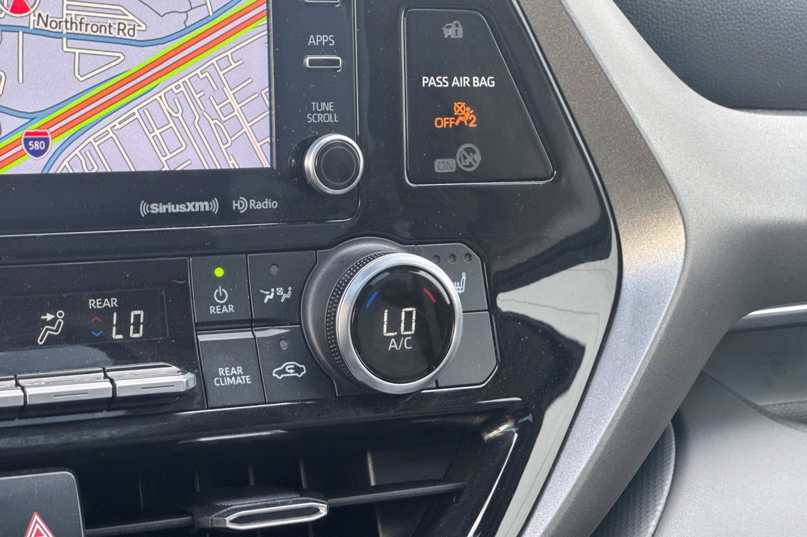 Used 2022 Toyota Highlander XLE image 32