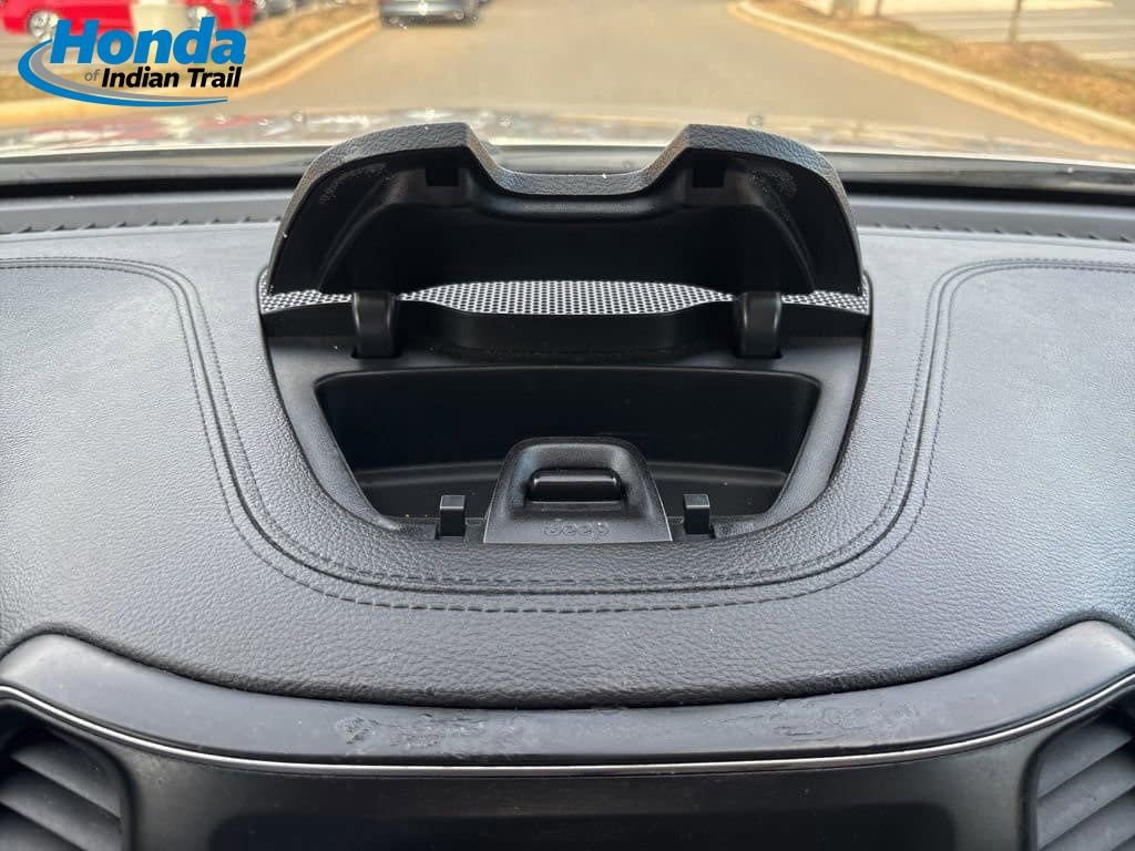 Used 2019 Jeep Cherokee Latitude w/ Popular Appearance Group image 17