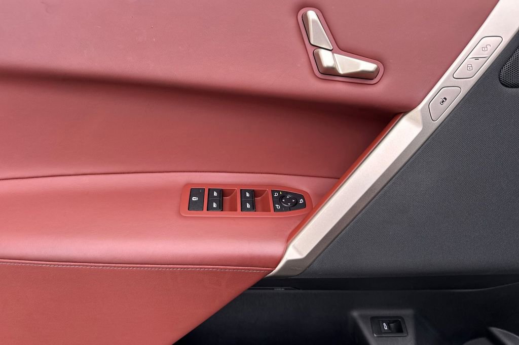 Used 2023 BMW iX xDrive50 w/ Sport Package image 10