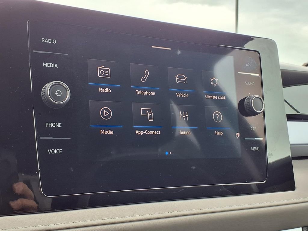 Used 2025 Volkswagen Taos SE AWD/4WD image 11