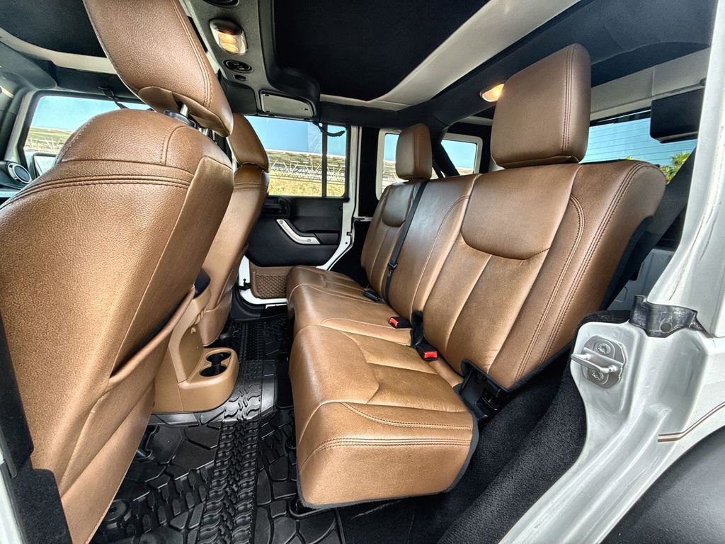 Used 2016 Jeep Wrangler Unlimited Rubicon w/ Connectivity Group image 14