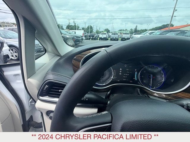 Certified 2024 Chrysler Pacifica Limited FWD image 12