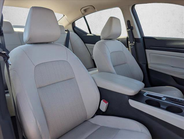 Used 2025 Nissan Altima 2.5 SV FWD image 25