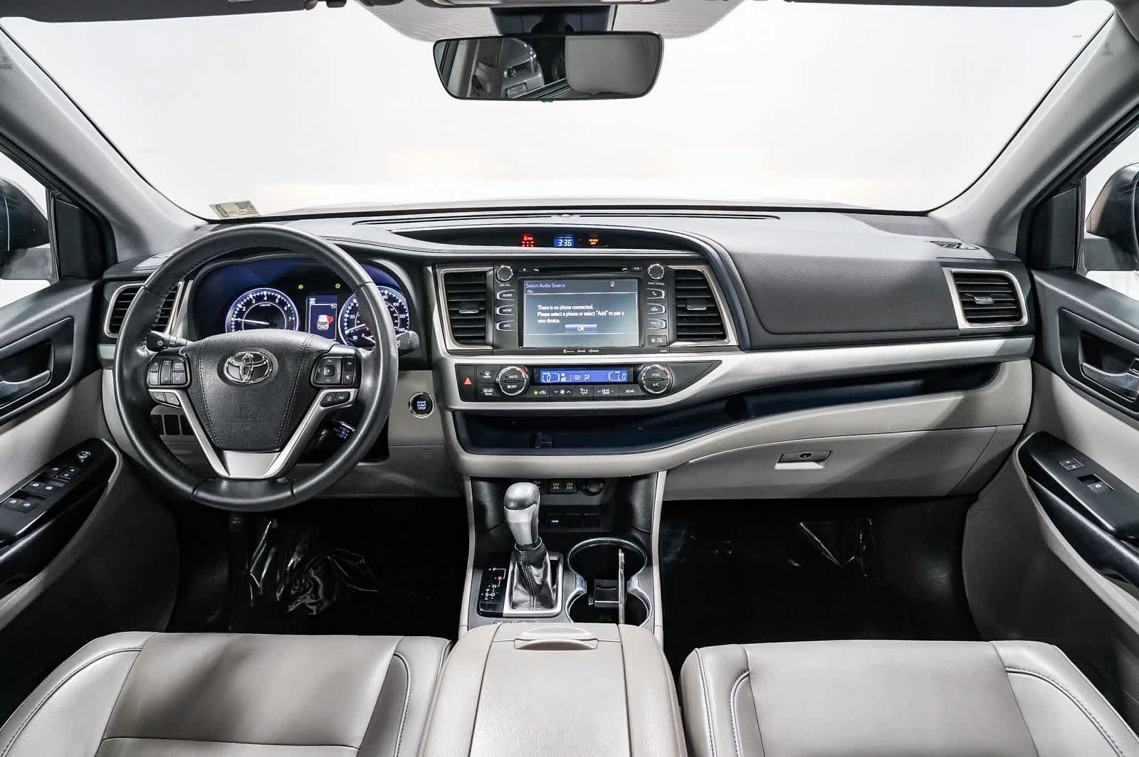 Certified 2019 Toyota Highlander XLE w/ Carpet Mat Package (TMS) FWD image 13