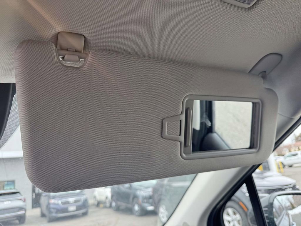 Used 2023 Kia Carnival EX image 30