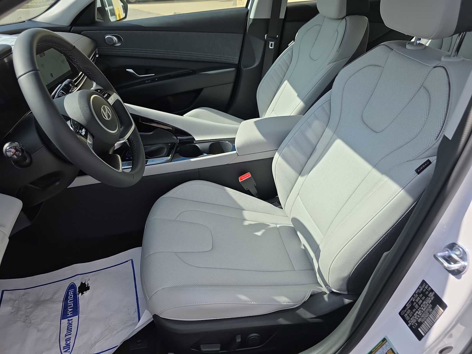 New 2025 Hyundai Elantra Limited image 17