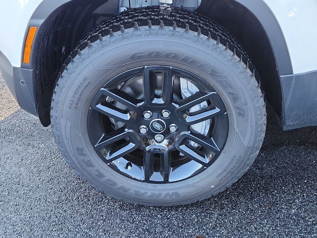 Used 2025 Land Rover Defender 110 S AWD/4WD image 9