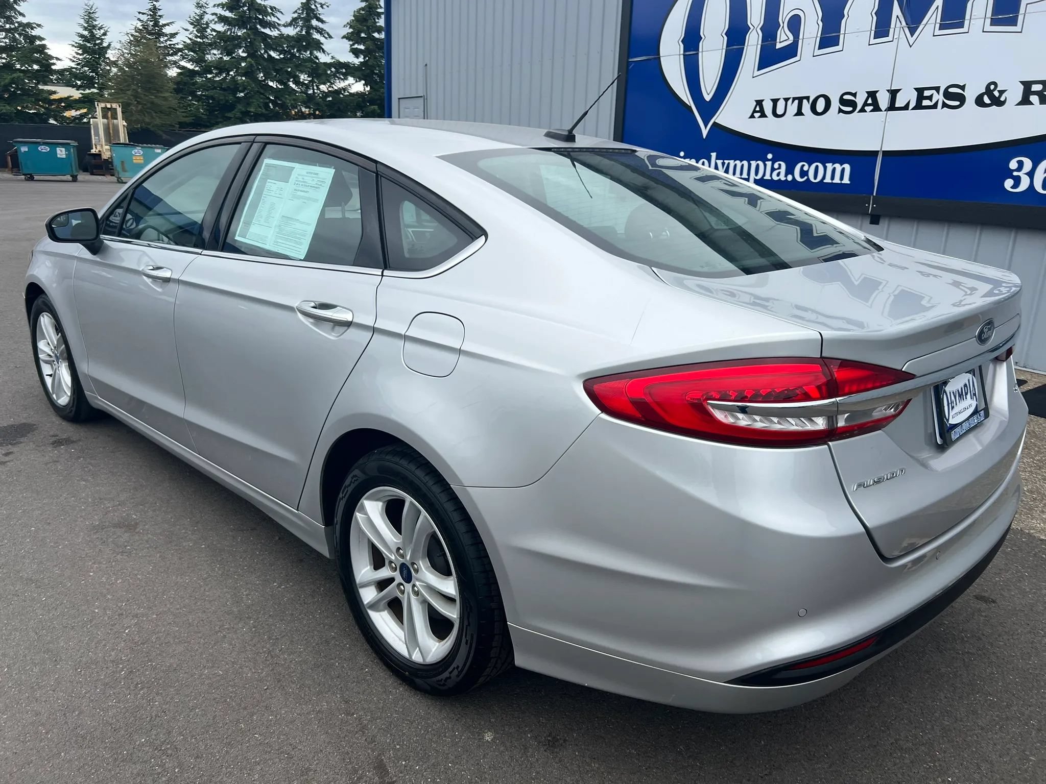 Used 2018 Ford Fusion SE FWD image 11