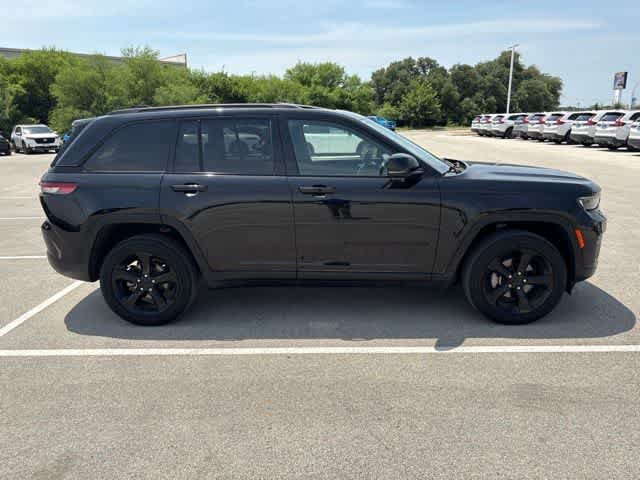 Used 2023 Jeep Grand Cherokee Altitude RWD image 6