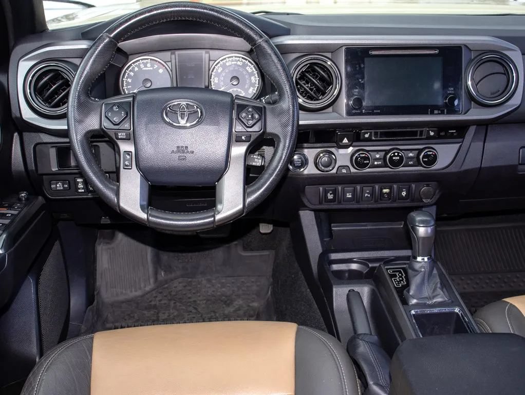 Used 2017 Toyota Tacoma TRD Sport w/ Premium & Technology Package AWD/4WD image 17