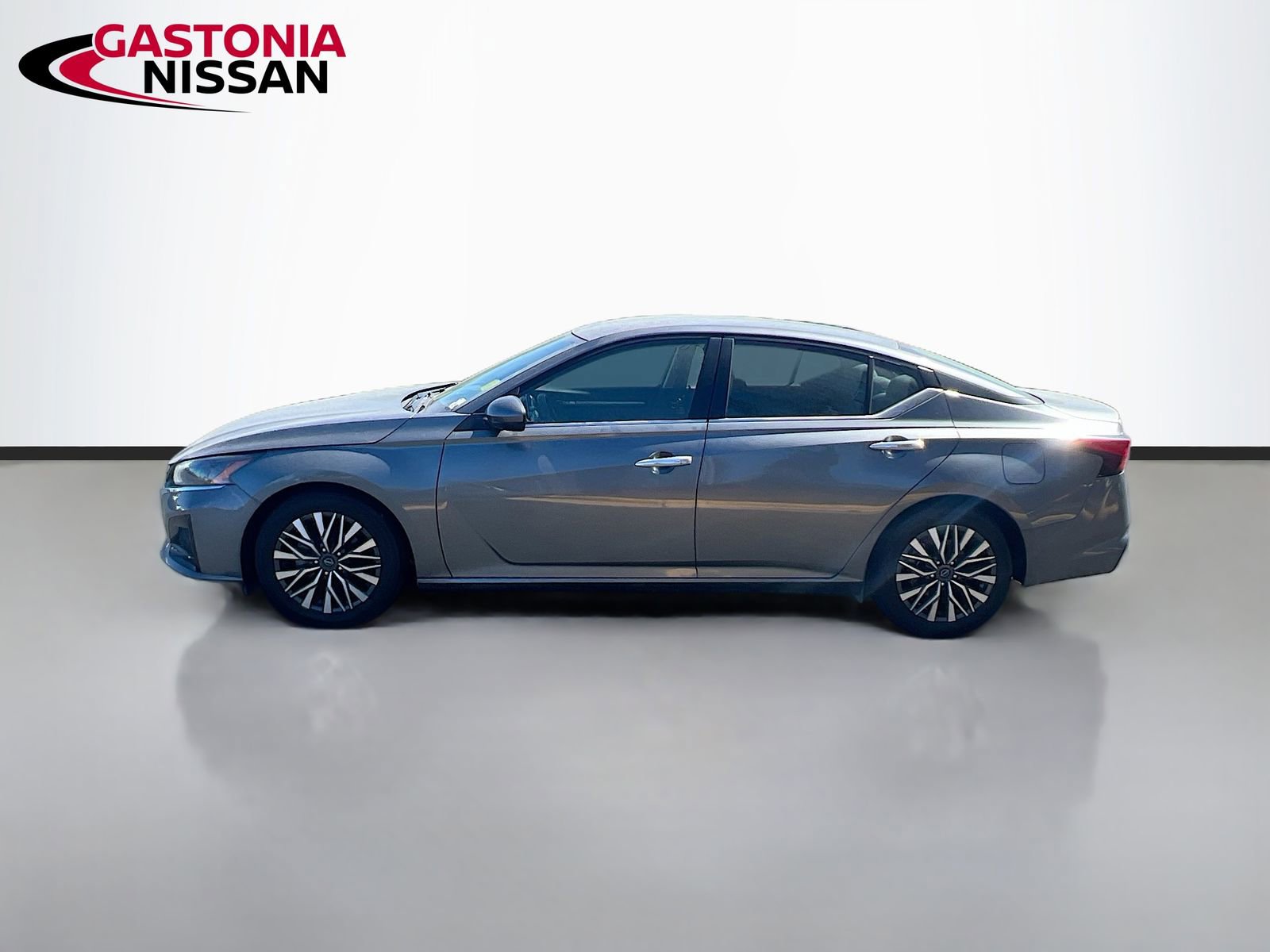 Used 2023 Nissan Altima 2.5 SV FWD image 5