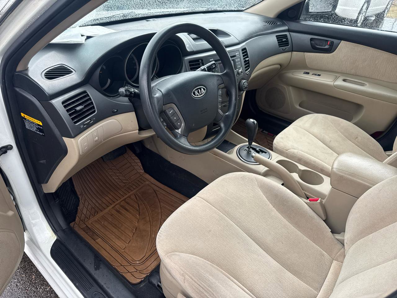 Used 2010 Kia Optima LX image 9