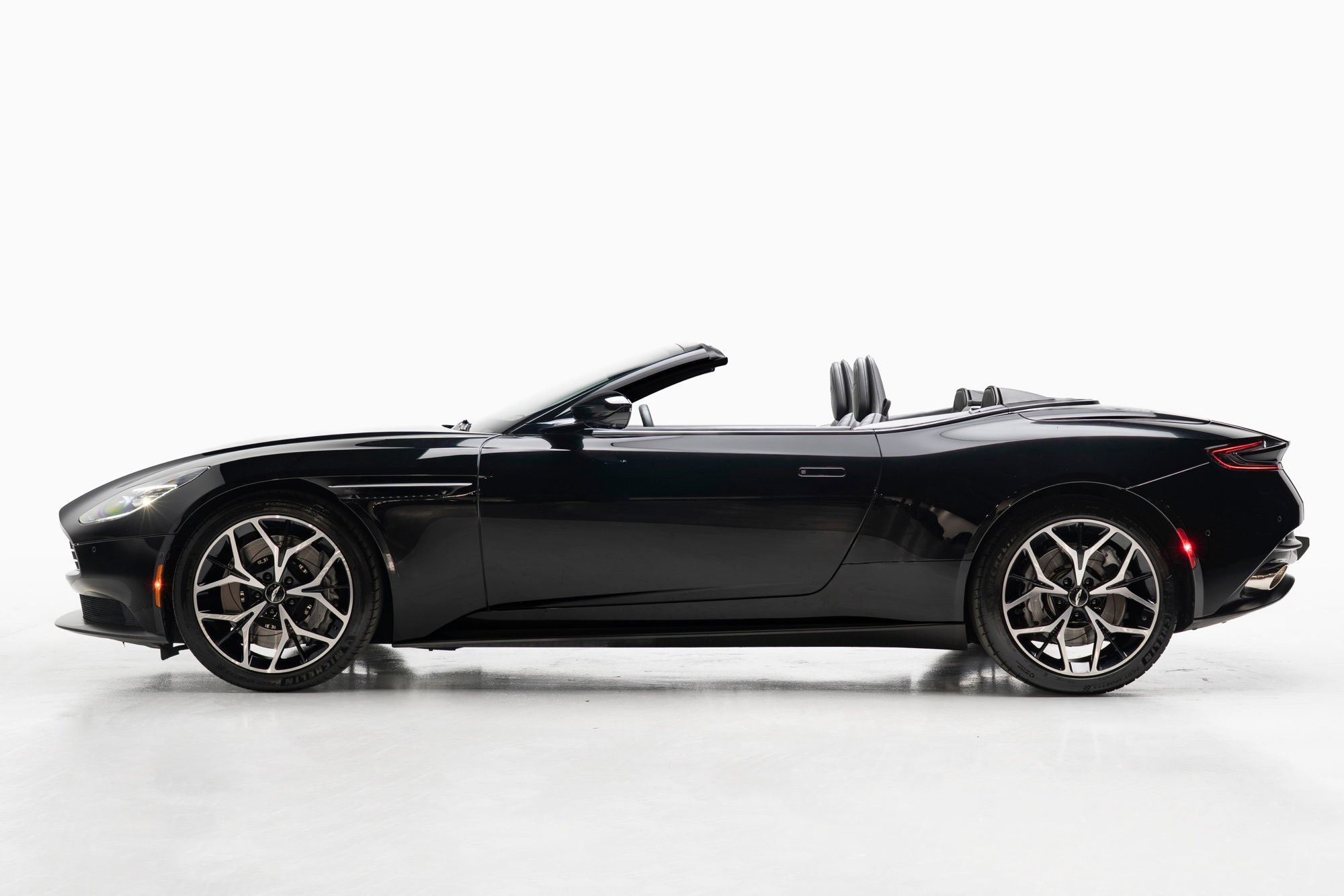 Used 2020 Aston Martin DB11 Volante RWD image 12
