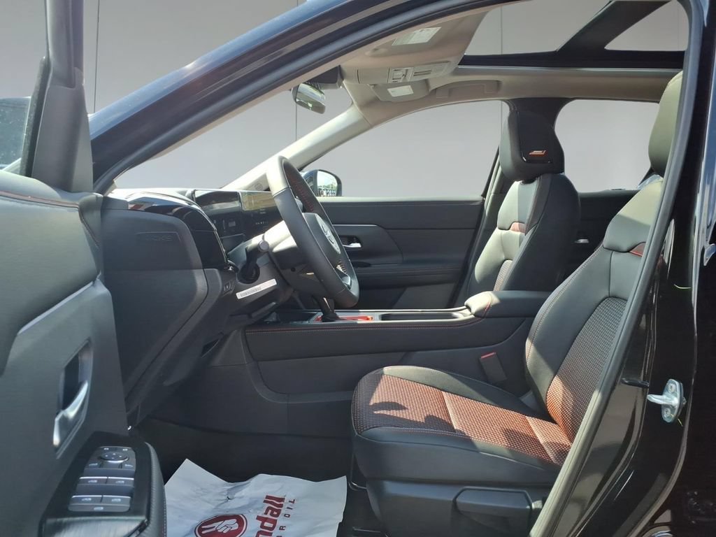 New 2026 Nissan Kicks SR w/ SR Premium Package FWD image 14