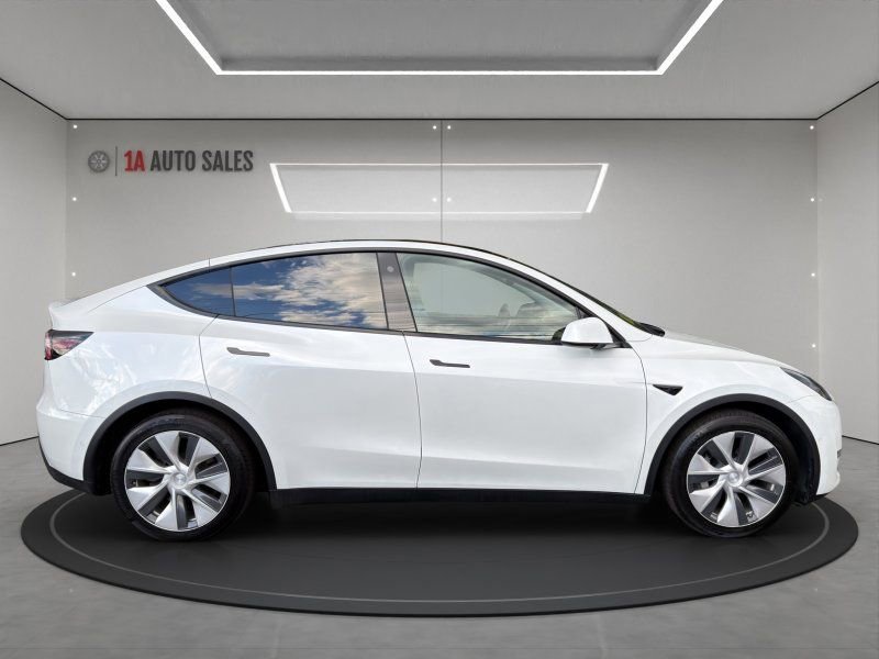 Used 2021 Tesla Model Y Long Range image 6
