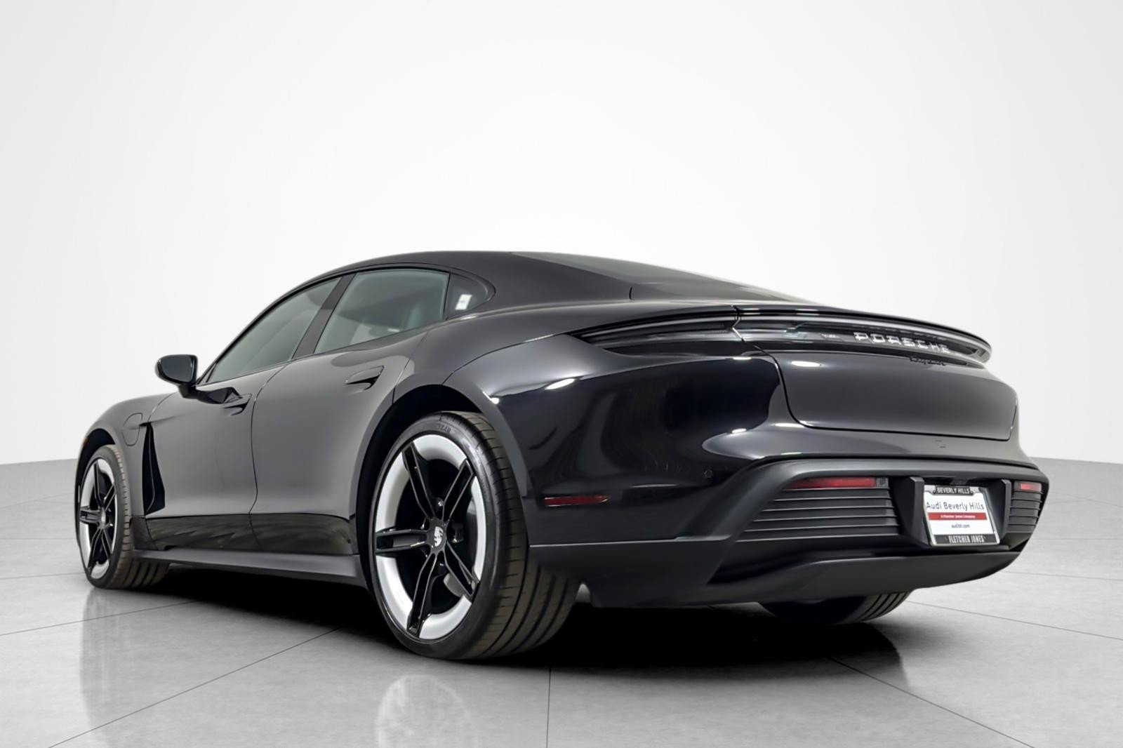 Used 2025 Porsche Taycan RWD image 3