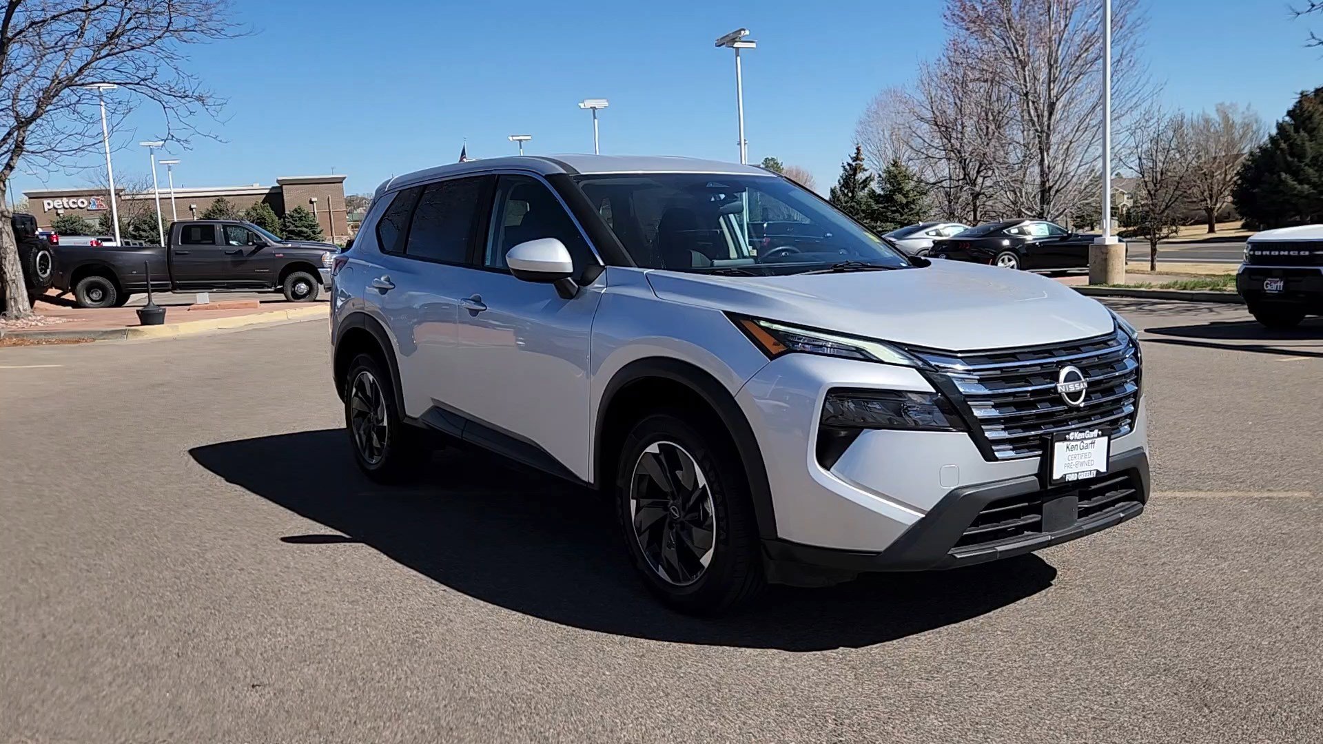 Used 2025 Nissan Rogue SV image 6