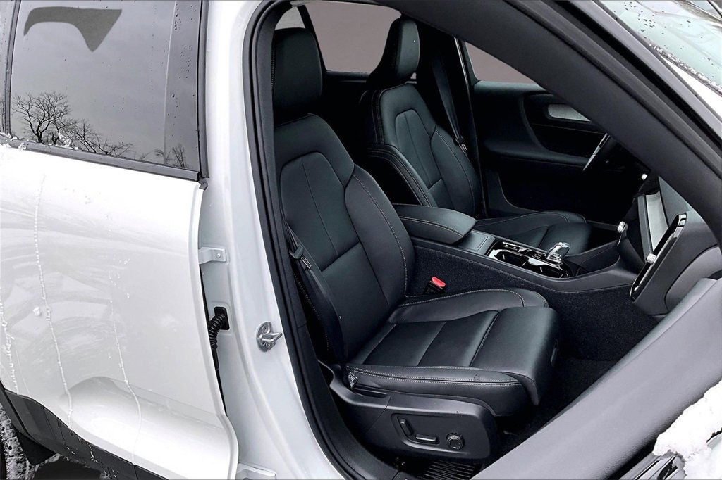 Used 2026 Volvo XC40 B5 Plus w/ Protection Package Premier image 28