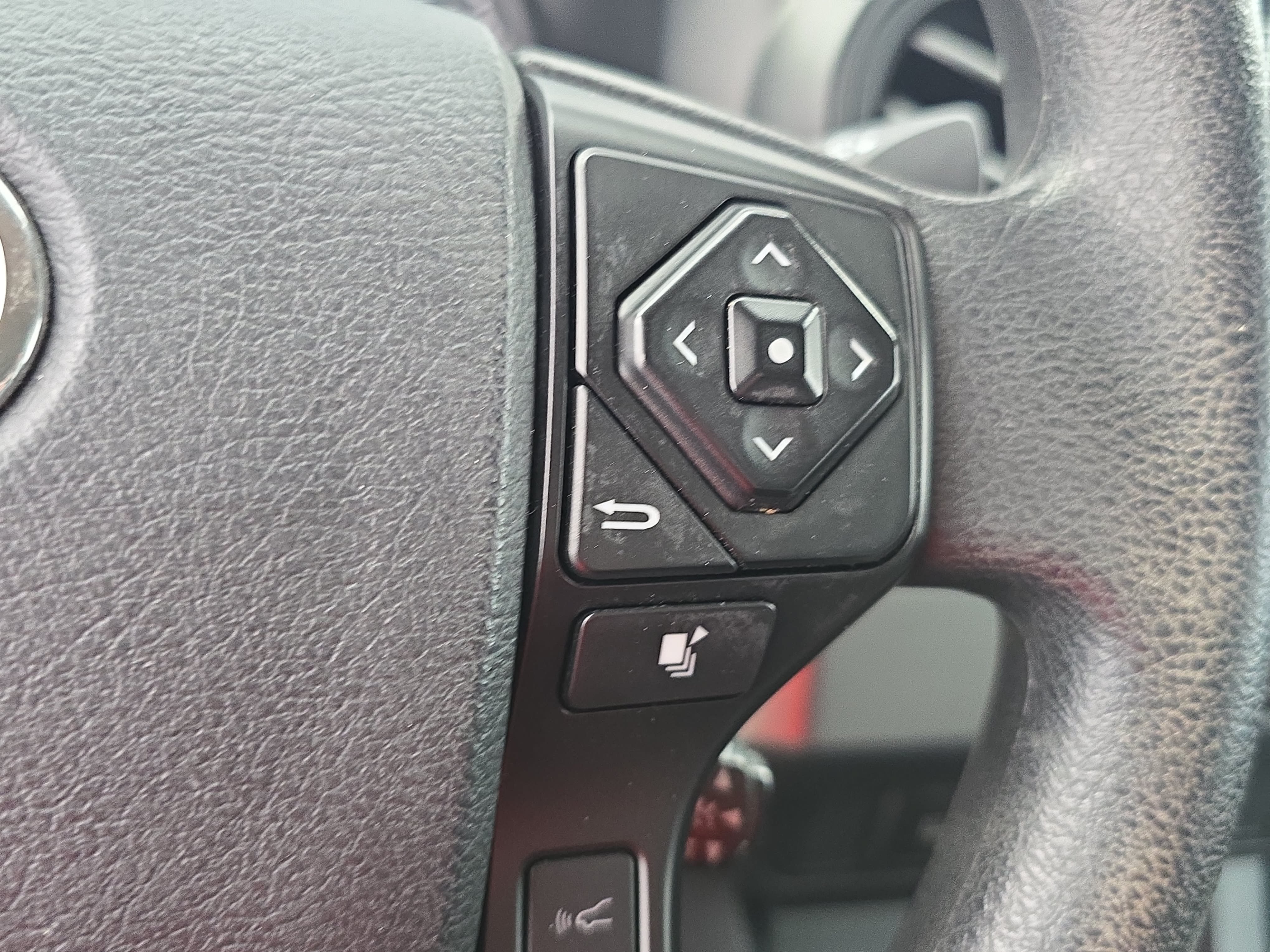 Used 2023 Toyota Tacoma SR w/ SR Convenience Package RWD image 17
