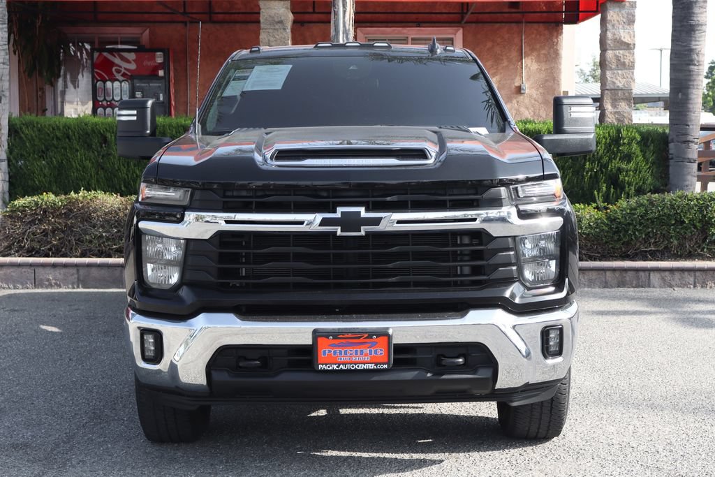 Used 2024 Chevrolet Silverado 2500 LT w/ Convenience Package AWD/4WD image 3