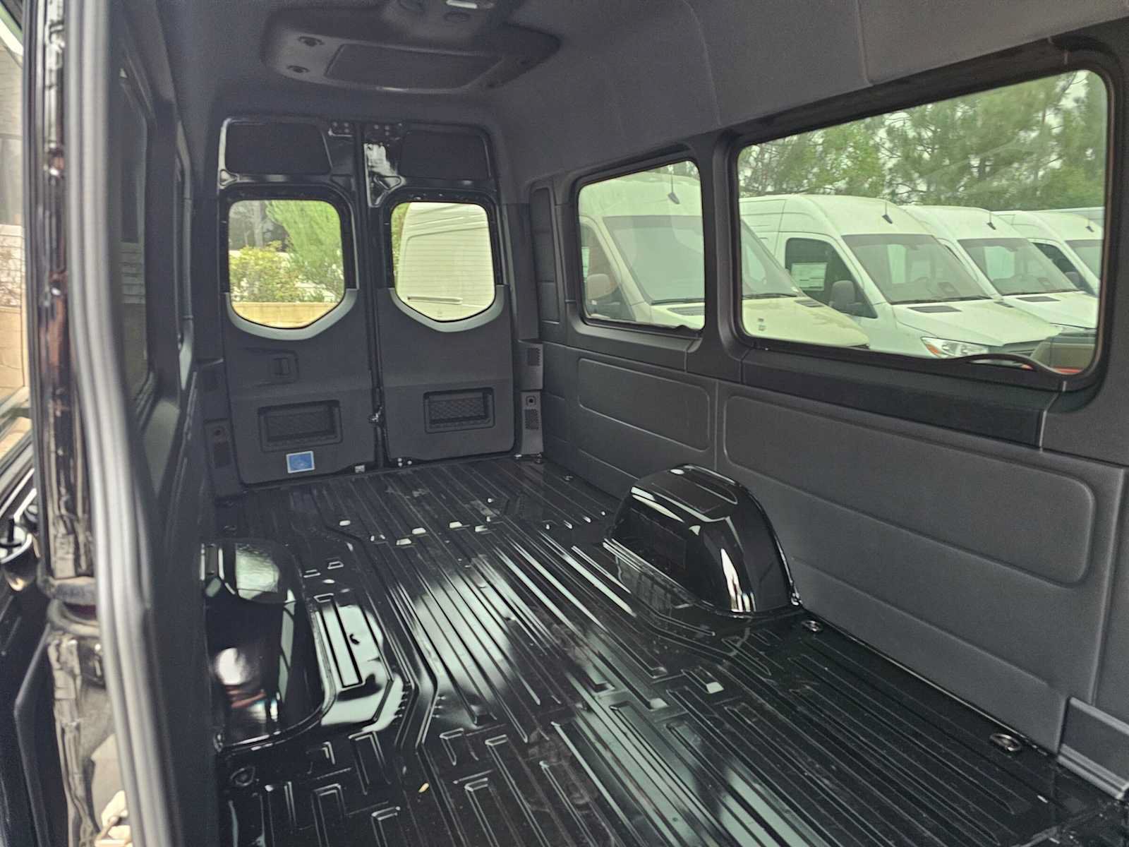Used 2024 Mercedes-Benz Sprinter 3500 image 9