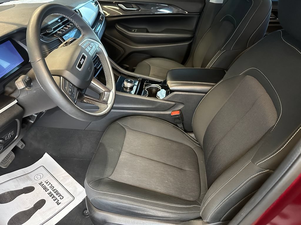 Used 2023 Jeep Grand Cherokee Laredo w/ Luxury Tech Group I AWD/4WD image 19