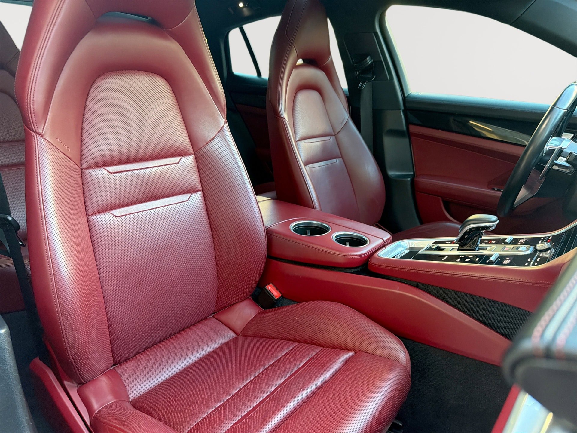 Used 2018 Porsche Panamera RWD image 28