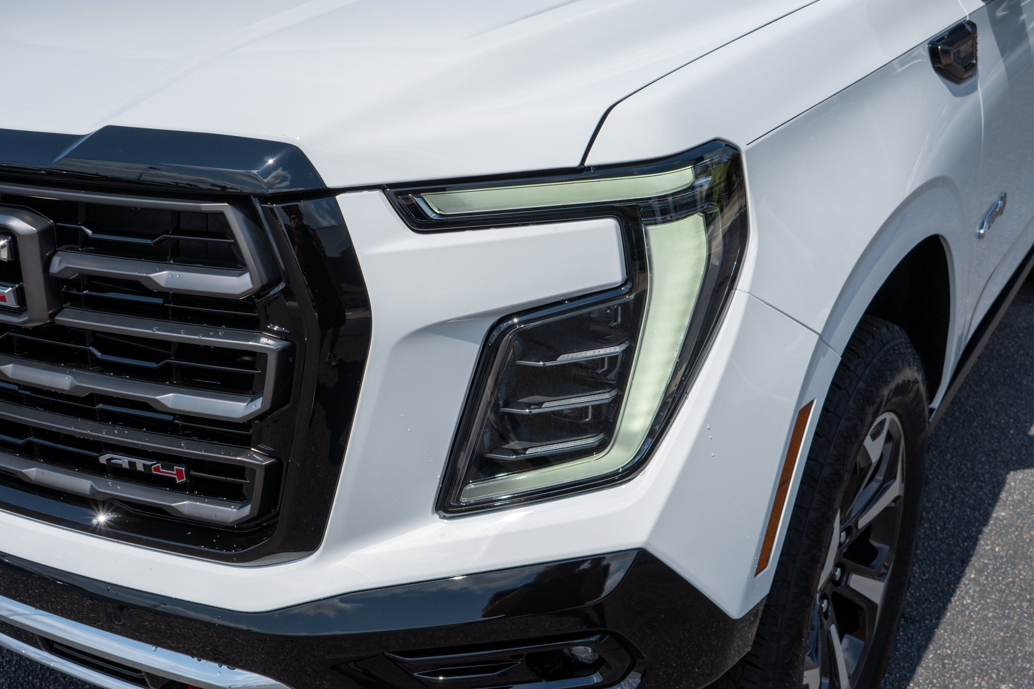 New 2026 GMC Yukon AT4 Ultimate AWD/4WD image 9