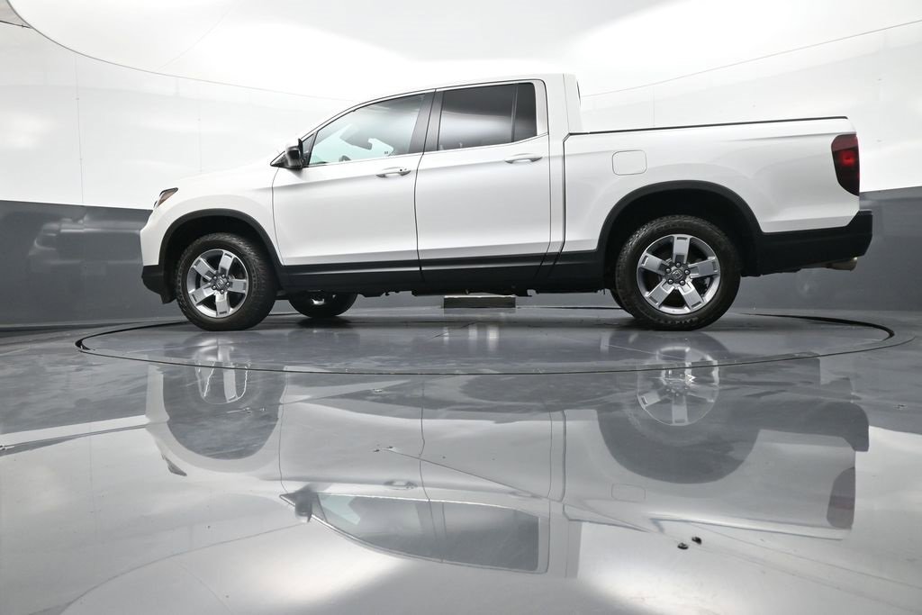 Certified 2025 Honda Ridgeline RTL image 33
