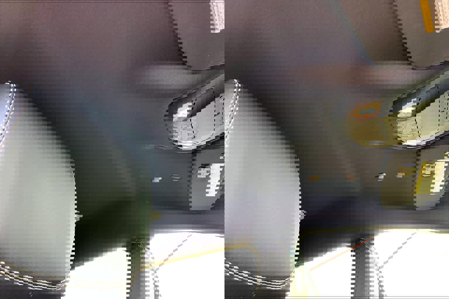 Used 2025 Chrysler Pacifica Select FWD image 14