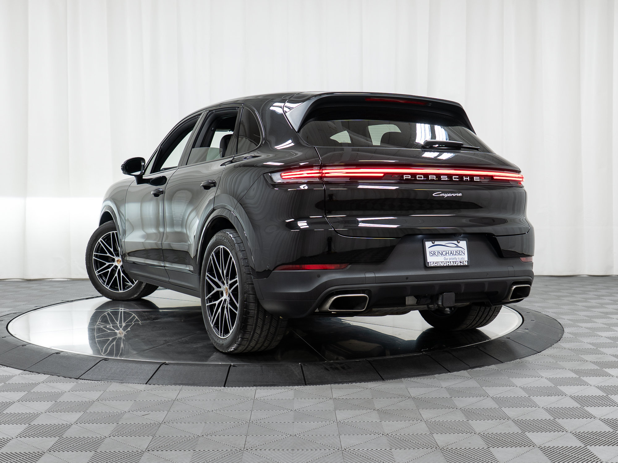 Used 2025 Porsche Cayenne AWD/4WD image 33