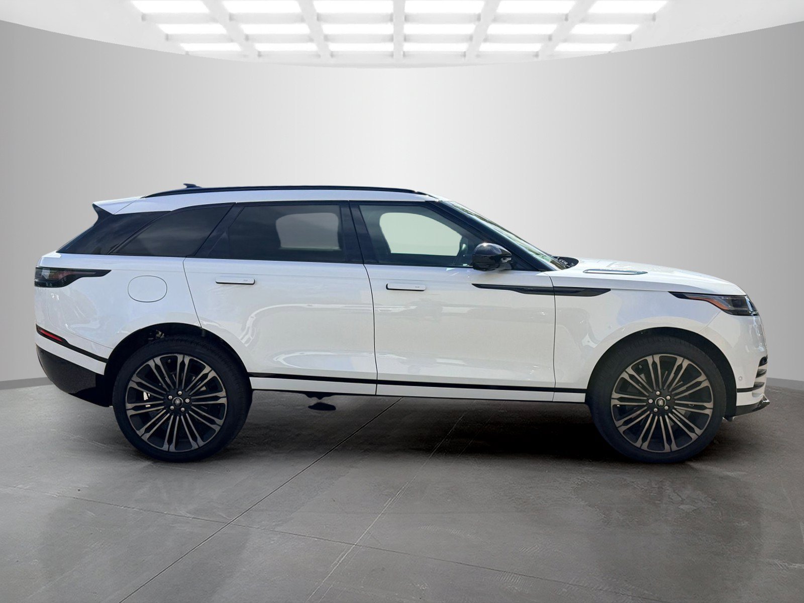 Used 2026 Land Rover Range Rover Velar Dynamic SE AWD/4WD image 4