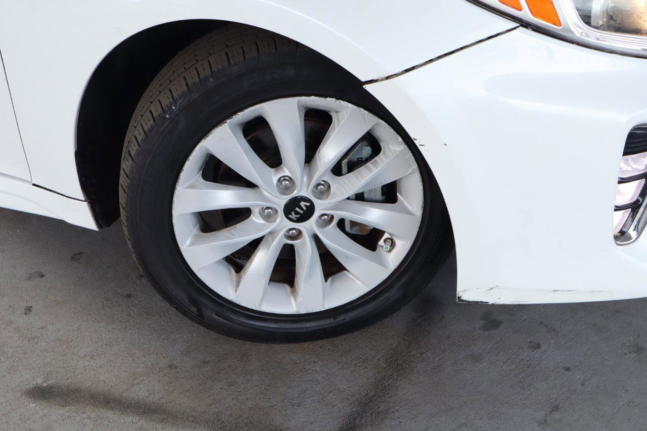 Used 2018 Kia Optima S FWD image 3