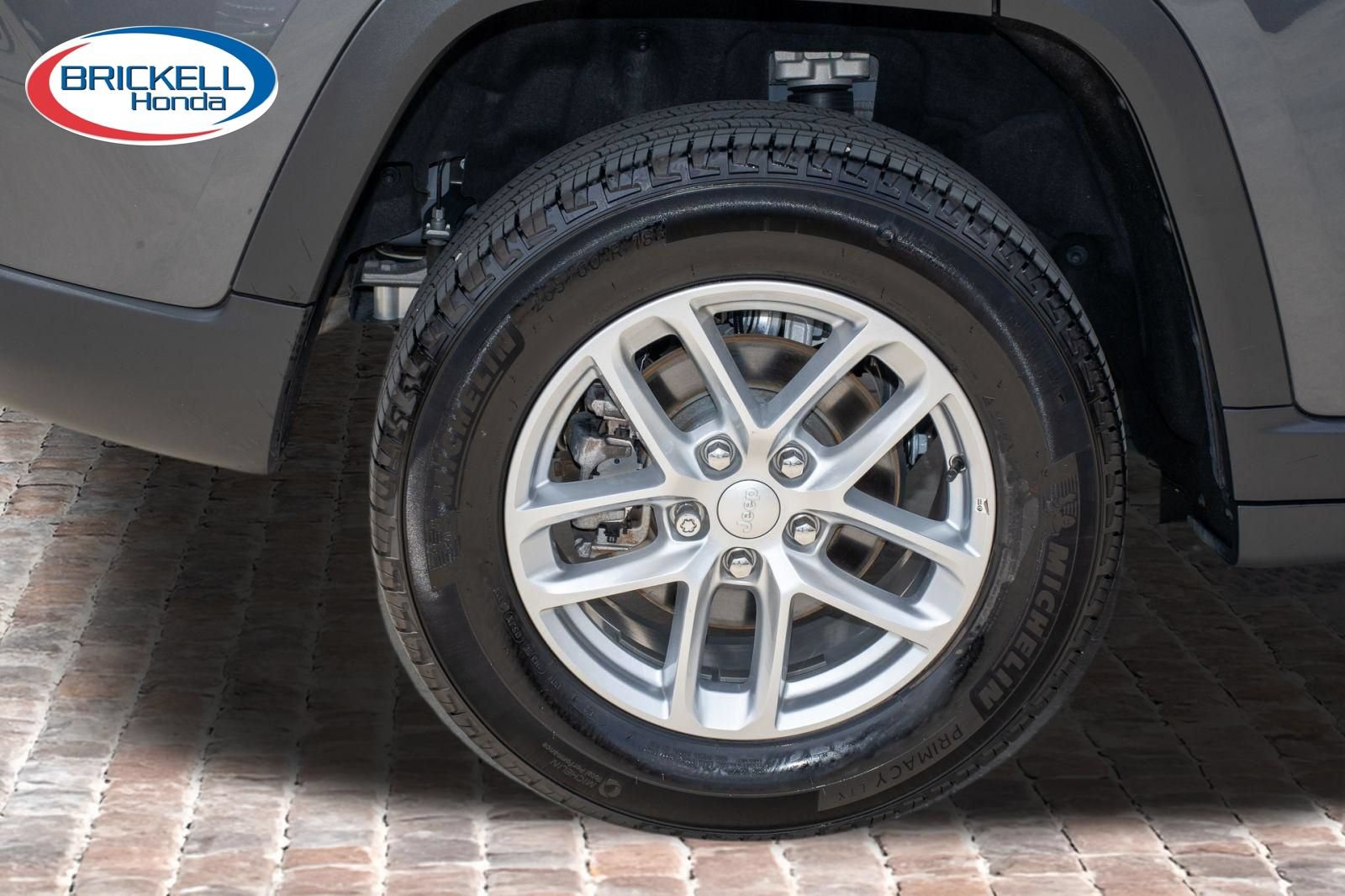 Used 2025 Jeep Grand Cherokee Laredo w/ Luxury Tech Group I RWD image 42