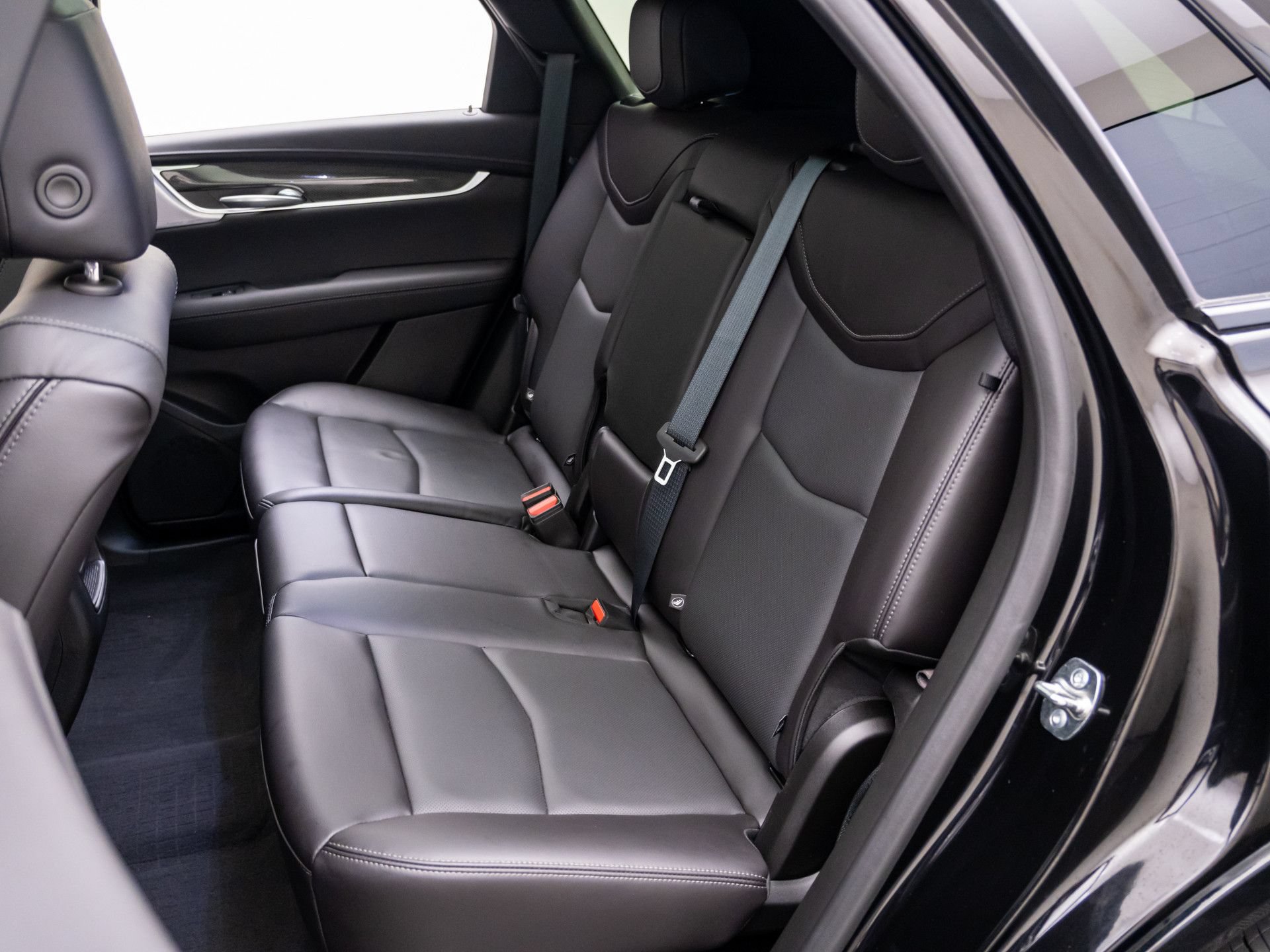 Certified 2026 Cadillac XT5 Sportv w/ LPO, Floor Liner Package AWD/4WD image 15
