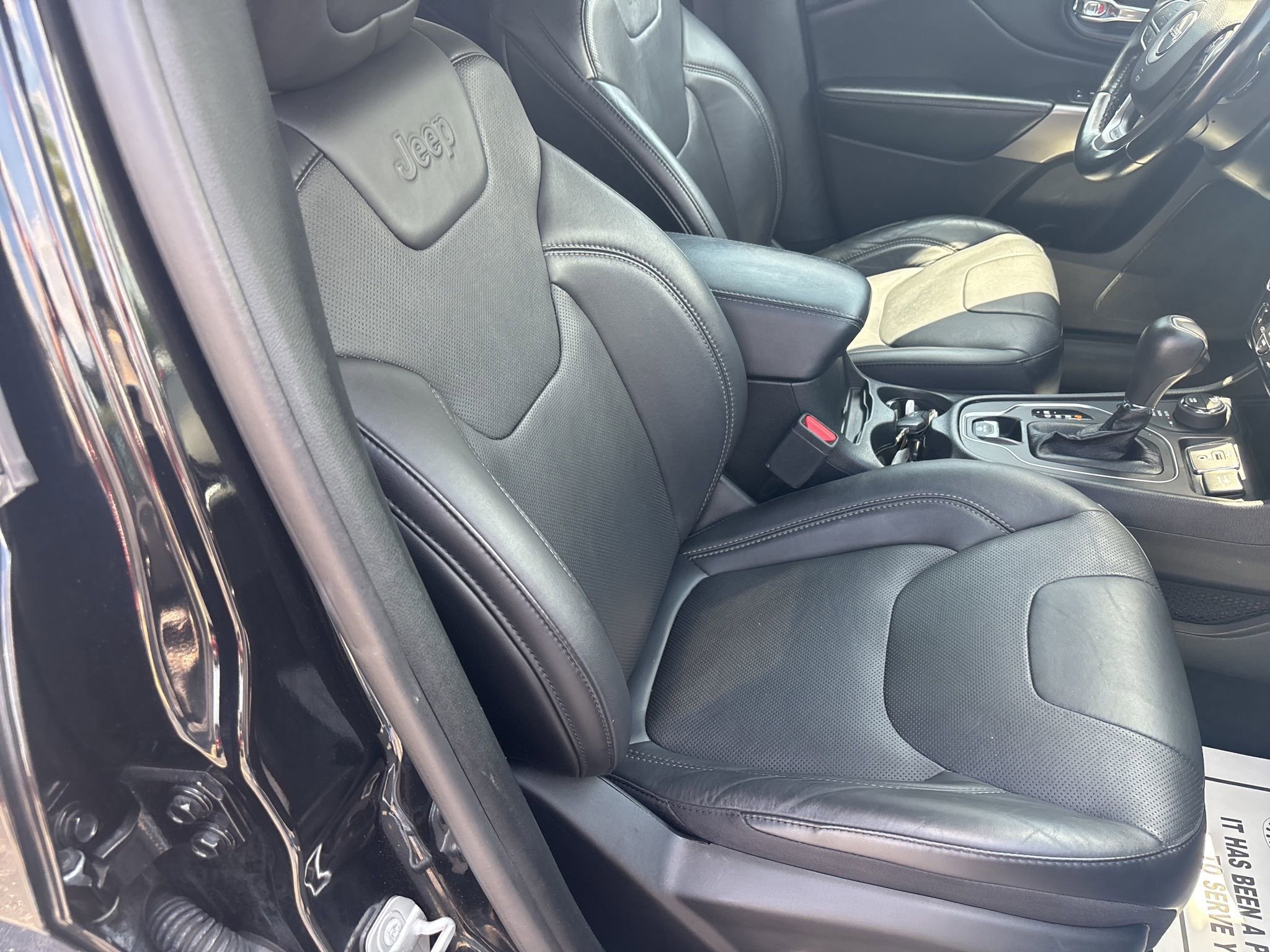 Used 2021 Jeep Cherokee Latitude Lux w/ Comfort/Convenience Group image 18