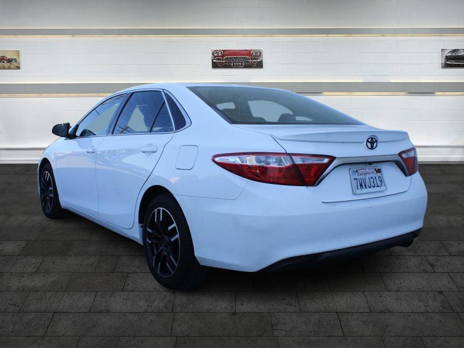 Used 2017 Toyota Camry SE image 5