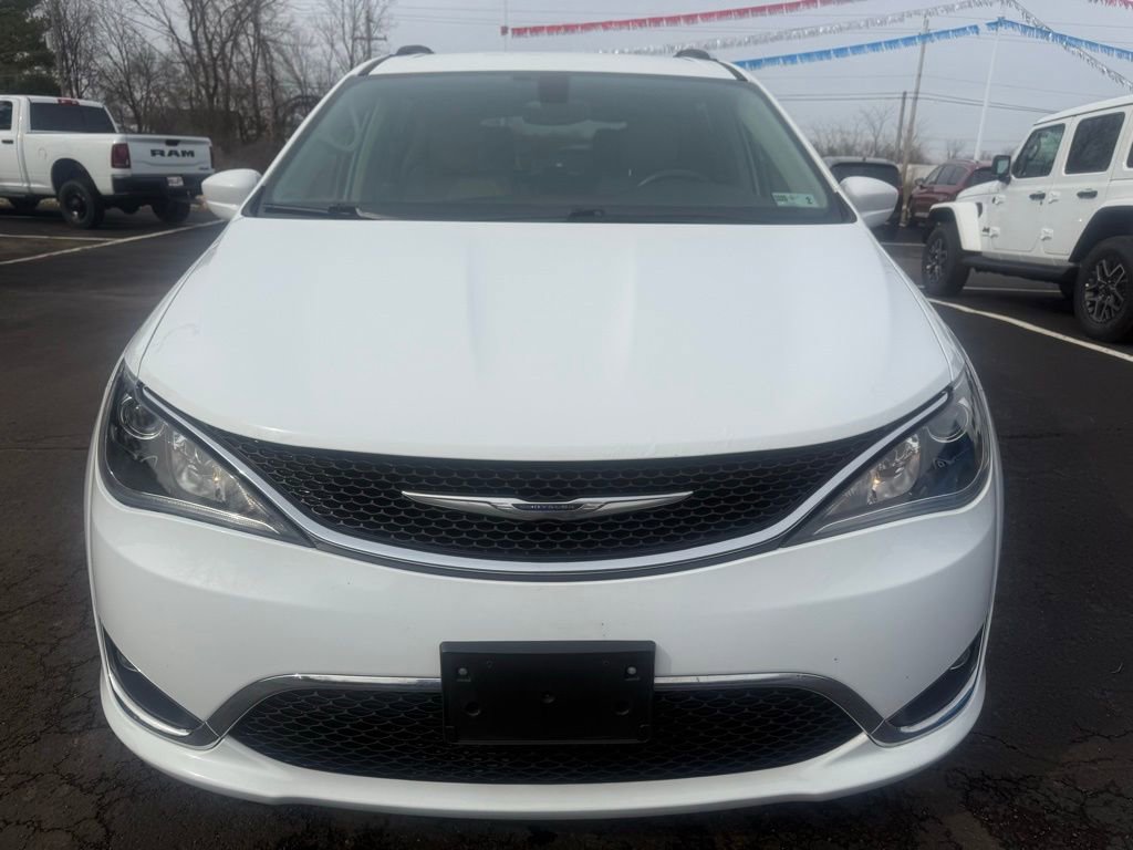 Used 2018 Chrysler Pacifica Touring-L image 8